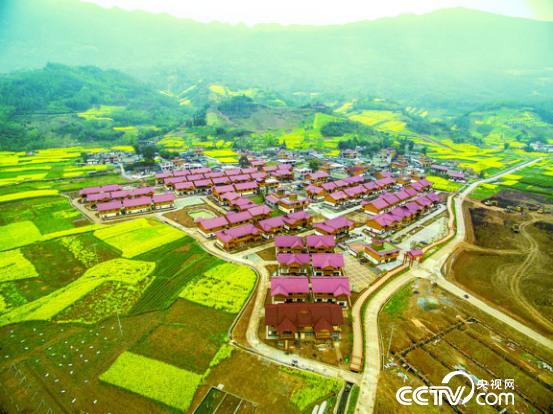 龙门乡白伙新村全景,昔日震中目前已经是AAAA级景区。