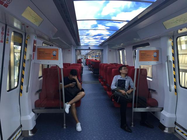 深圳回应地铁设商务车厢:提升长距离乘车舒适性