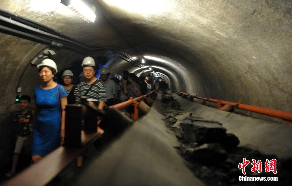 各地游客追忆开滦煤矿的毁灭与重生
