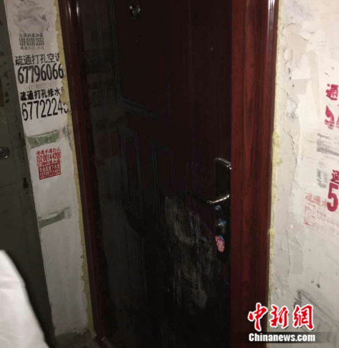 图为黑中介踹门过后的场景。受访者供图