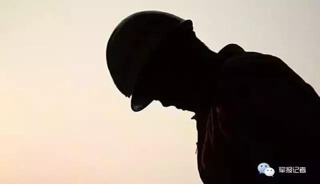 明明说好一起丑,你却在部队整了容