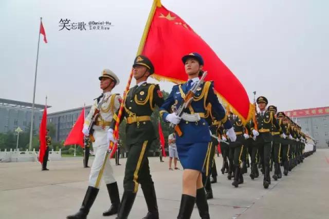 明明说好一起丑,你却在部队整了容