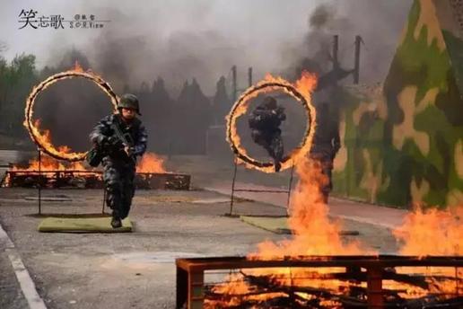 明明说好一起丑,你却在部队整了容