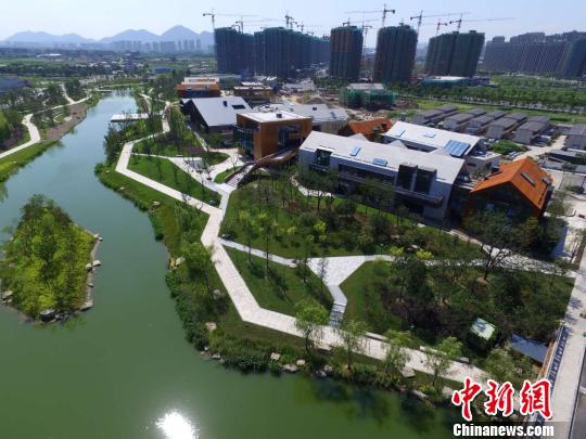 一座小镇的时尚崛起:“天资”“聪慧”“胸襟”或造万亿产业新核