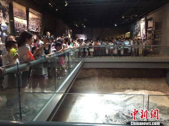 南京大屠杀遇难同胞纪念馆暑期参观人数陡增