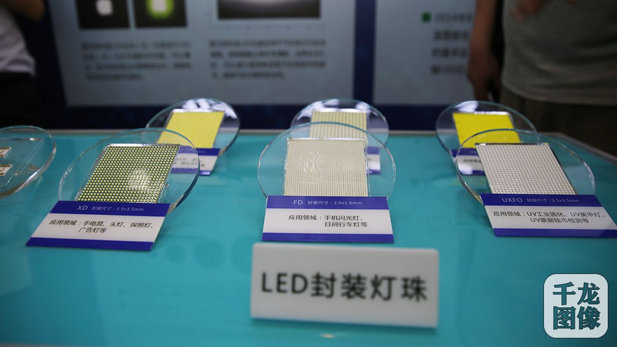 （3）在2016年国家科学技术奖励大会上，高新区内的晶能光电（江西）有限责任公司江西省的&ldquo;硅衬底高光效GaN基蓝色发光二极管&rdquo;项目一举成名，荣获2015年度唯一国家技术发明奖一等奖（8月26日摄）。