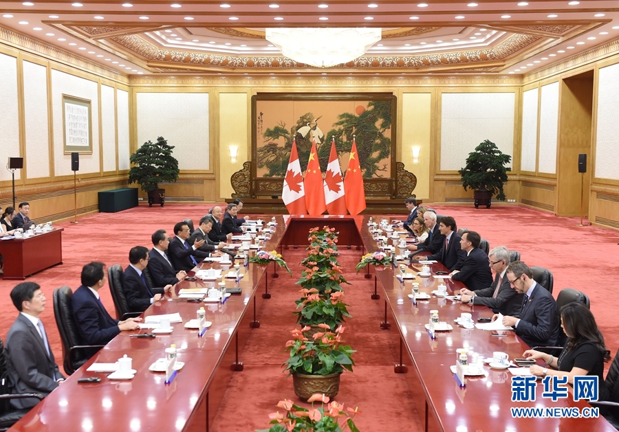8月31日,中国国务院总理李克强在北京人民大会堂同来华进行正式访问并出席二十国集团领导人杭州峰会的加拿大总理特鲁多举行会谈。 新华社记者 王晔 摄 8月31日,中国国务院总理李克强在北京人民大会堂同来华进行正式访问并出席二十国集团领导人杭州峰会的加拿大总理特鲁多举行会谈。 新华社记者 王晔 摄