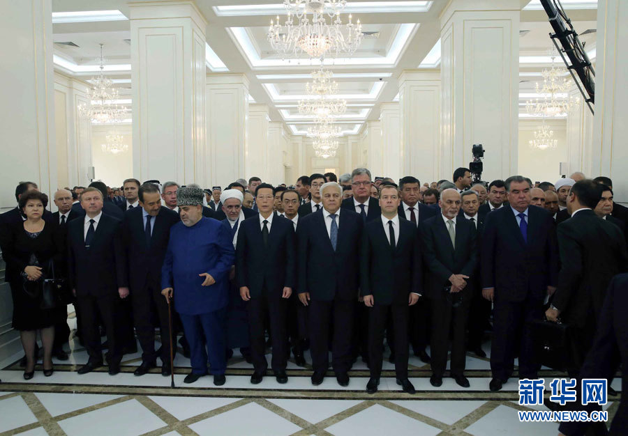 当地时间9月3日,中国国家主席习近平特使、国务院副总理张高丽在乌兹别克斯坦撒马尔罕市出席乌总统卡里莫夫葬礼。这是张高丽等出席悼念活动。新华社记者 刘卫兵 摄 当地时间9月3日,中国国家主席习近平特使、国务院副总理张高丽在乌兹别克斯坦撒马尔罕市出席乌总统卡里莫夫葬礼。这是张高丽等出席悼念活动。新华社记者 刘卫兵 摄