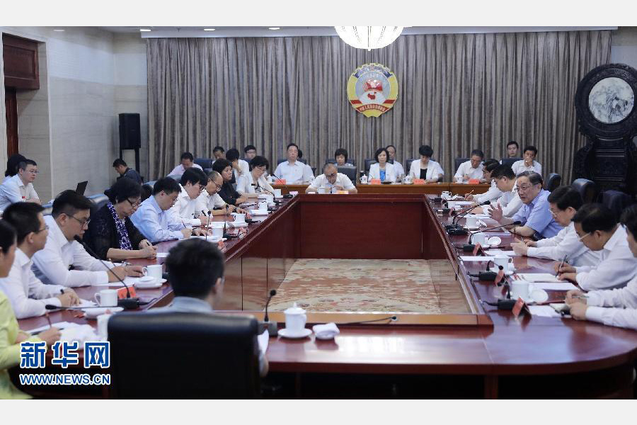 9月5日至6日，中共中央政治局常委、全国政协主席俞正声在天津调研。这是9月6日，俞正声主持召开新的社会阶层人士代表座谈会，听取天津市开展新的社会阶层人士工作情况汇报，研究加强和改进新的社会阶层人士工作。新华社记者 刘卫兵 摄 