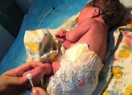 清晨垃圾箱传出婴儿哭声！烟台32岁产妇讲述遗弃原因