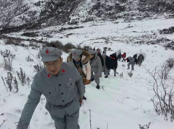 5500名干部爬雪山过草地 用心体会长征永远在