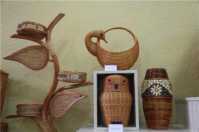 网络媒体走转改:红军长征经过的遵义,这四个