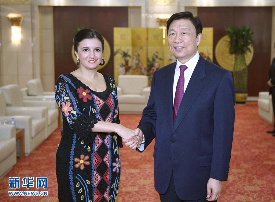 9月21日，中国国家副主席李源潮在银川会见出席2016年国际和平日纪念活动的厄瓜多尔国会第一副议长罗萨娜·阿尔瓦拉多。 新华社记者 王鹏 摄