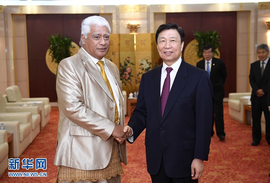 9月21日，中国国家副主席李源潮在银川会见出席2016年国际和平日纪念活动的汤加议长图伊瓦卡诺。 新华社记者 王鹏 摄