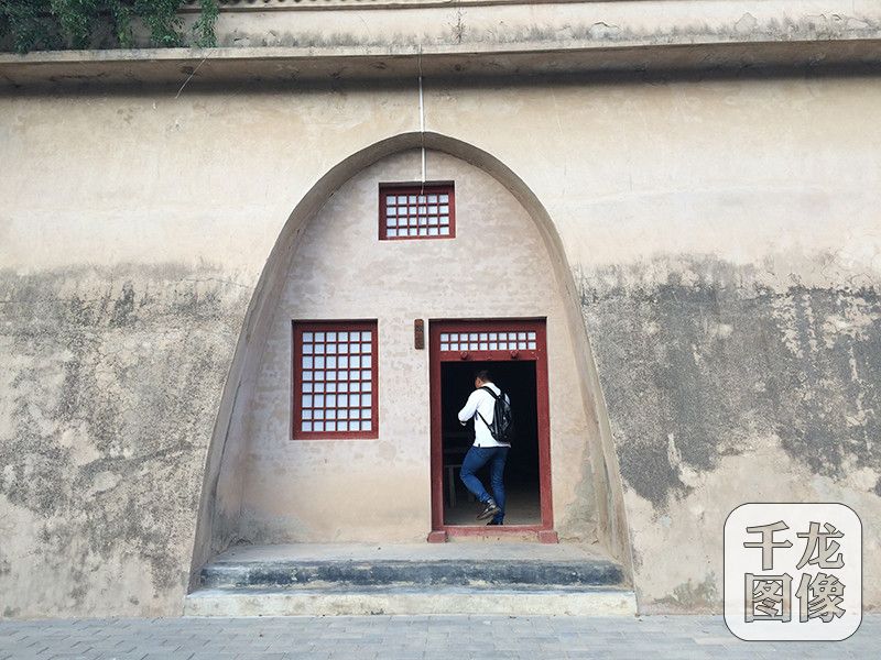 9月22日,“长征路上奔小康”甘肃采访团到达庆阳市华池县南梁镇。图为列宁学校教室旧址。千龙网记者 马文娟摄