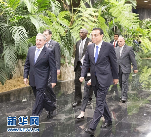 当地时间9月24日，国务院总理李克强在哈瓦那革命宫同古巴国务委员会主席兼部长会议主席劳尔&middot;卡斯特罗举行会谈。 新华社记者黄敬文摄