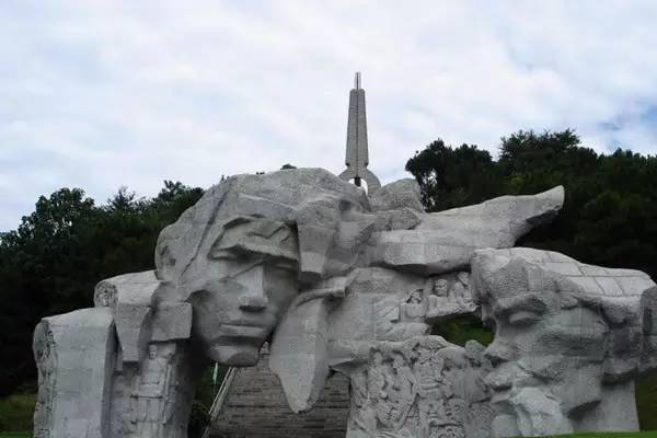 国庆去哪儿？走过这条路的广西人，恐怕你会哭！