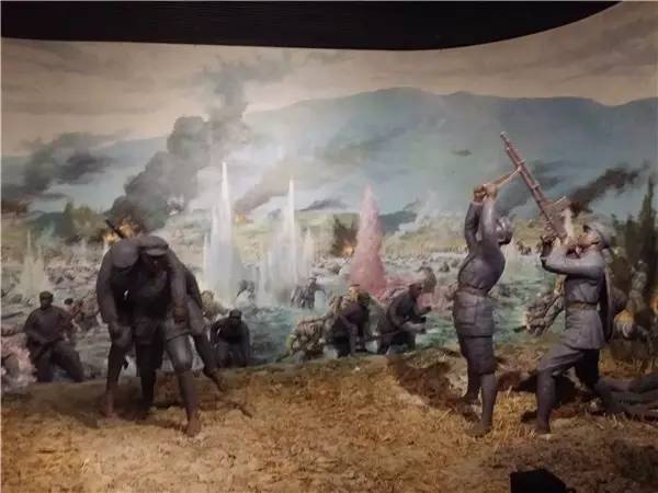 国庆去哪儿？走过这条路的广西人，恐怕你会哭！