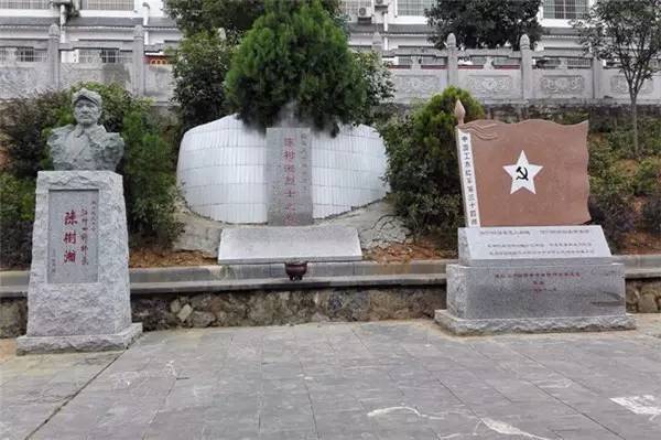 国庆去哪儿？走过这条路的广西人，恐怕你会哭！