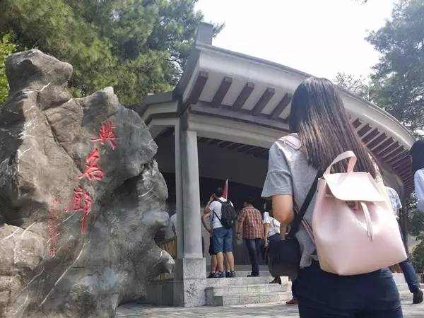 国庆去哪儿？走过这条路的广西人，恐怕你会哭！