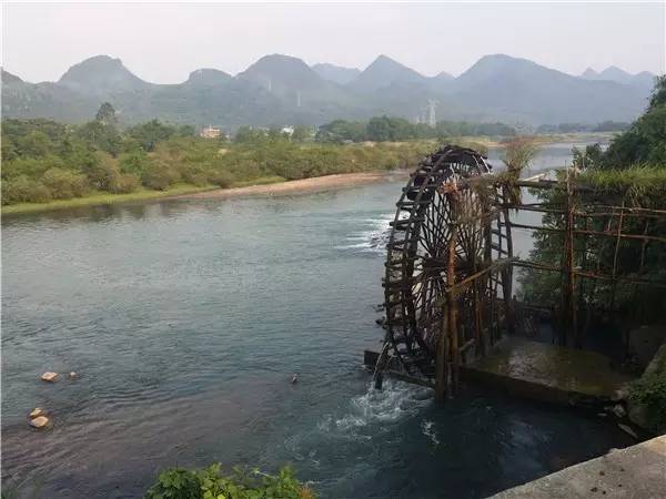 国庆去哪儿？走过这条路的广西人，恐怕你会哭！