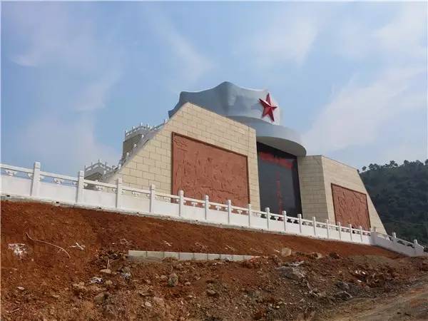 国庆去哪儿？走过这条路的广西人，恐怕你会哭！