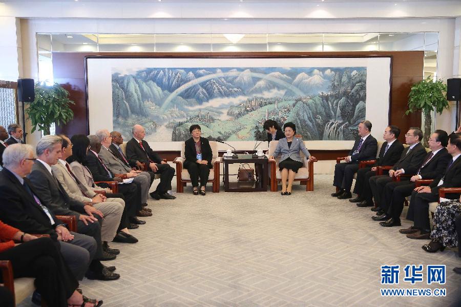 9月28日,国际医学科学院组织2016年全体成员大会在北京举行。国务院副总理刘延东出席会议并作主旨报告。会前,刘延东集体会见出席大会的主要嘉宾。新华社记者刘卫兵摄 9月28日,国际医学科学院组织2016年全体成员大会在北京举行。国务院副总理刘延东出席会议并作主旨报告。会前,刘延东集体会见出席大会的主要嘉宾。新华社记者刘卫兵摄