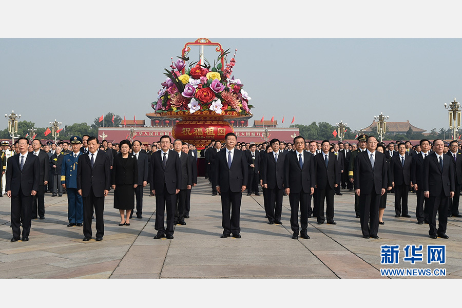 9月30日上午，黨和國家領導人習近平、李克強、張德江、俞正聲、劉雲山、王岐山、張高麗等來到北京天安門廣場，出席烈士紀念日向人民英雄敬獻花籃儀式。新華社記者 謝環馳 攝