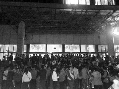 几千游客滞留长岛 一日游变两日游