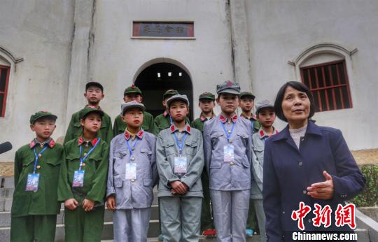 湖北革命老区行：长征精神薪火传擎旗自有后来人