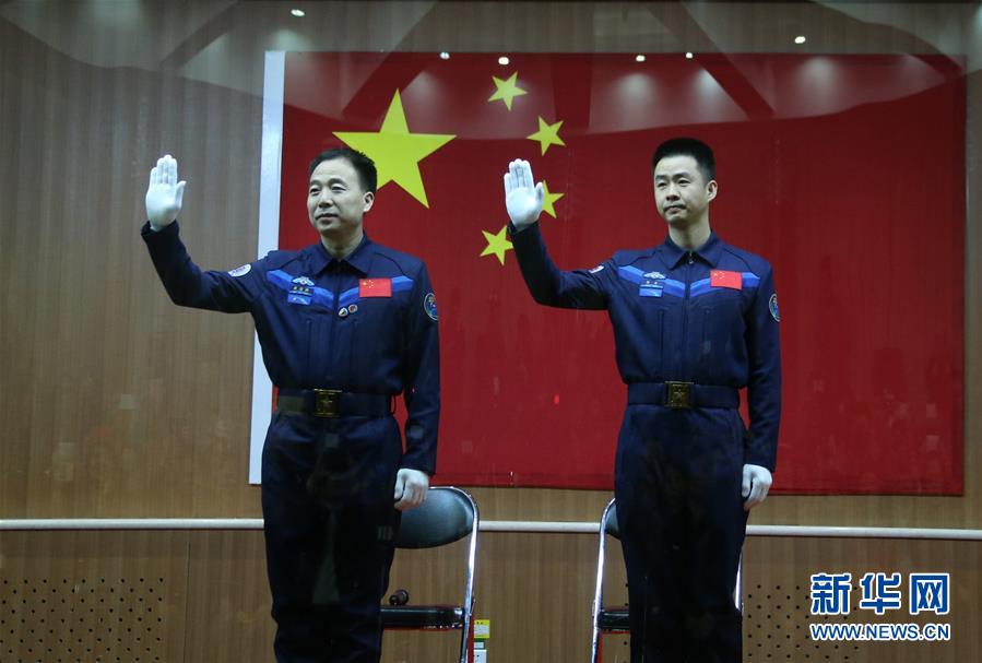 （神舟十一号载人飞行）（1）神舟十一号载人飞行任务航天员与记者见面