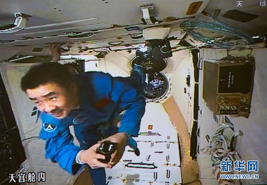 （神舟十一号）（8）神舟十一号航天员进入天宫二号实验舱