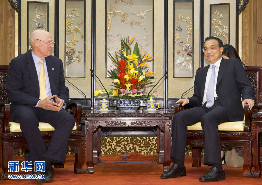 10月20日，国务院总理李克强在北京钓鱼台养源斋会见美国前财政部长保尔森。 新华社记者 丁林 摄