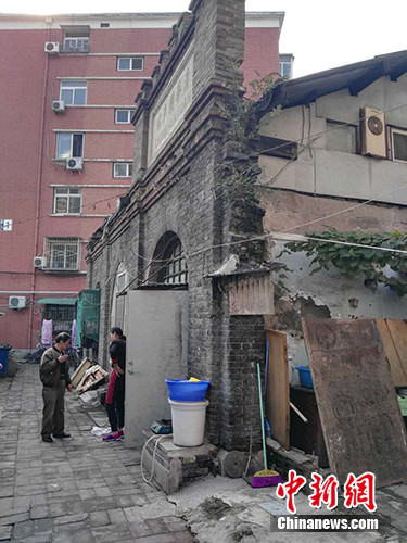 清华南门外、成府路路口西南小巷清华园铁路职工宿舍内的清华园火车站遗址。<a target='_blank' href='http://www.chinanews.com/' ><p align=