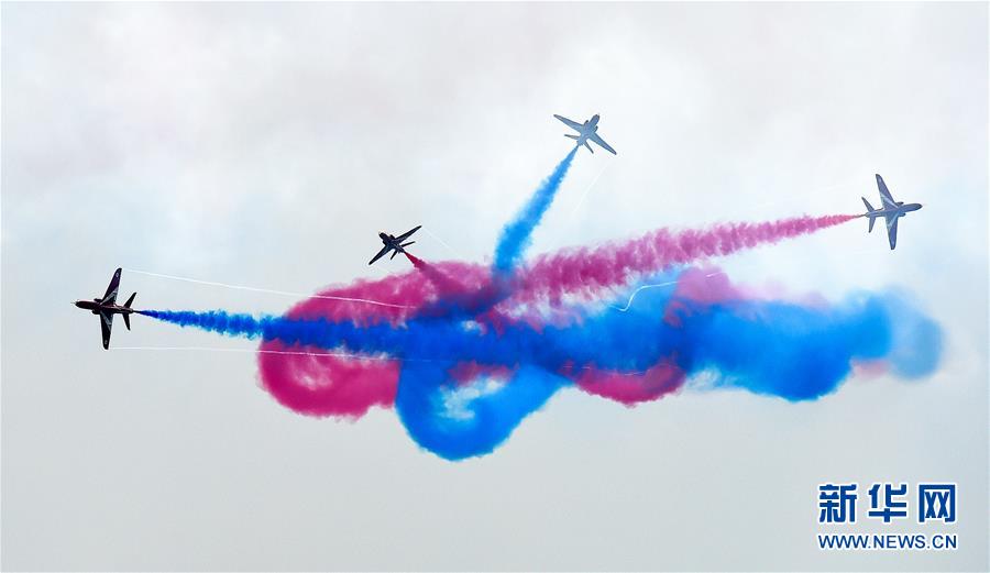 （珠海航展）（1）英国皇家空军&ldquo;红箭&rdquo;飞行表演队举行飞行表演