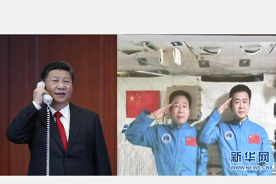 11月9日,中共中央总书记、国家主席、中央军委主席习近平来到中国载人航天工程指挥中心,同正在天宫二号执行任务的神舟十一号航天员景海鹏、陈冬亲切通话。新华社记者鞠鹏(左图)、李涛(右图)摄(拼版照片) 11月9日,中共中央总书记、国家主席、中央军委主席习近平来到中国载人航天工程指挥中心,同正在天宫二号执行任务的神舟十一号航天员景海鹏、陈冬亲切通话。新华社记者鞠鹏(左图)、李涛(右图)摄(拼版照片)