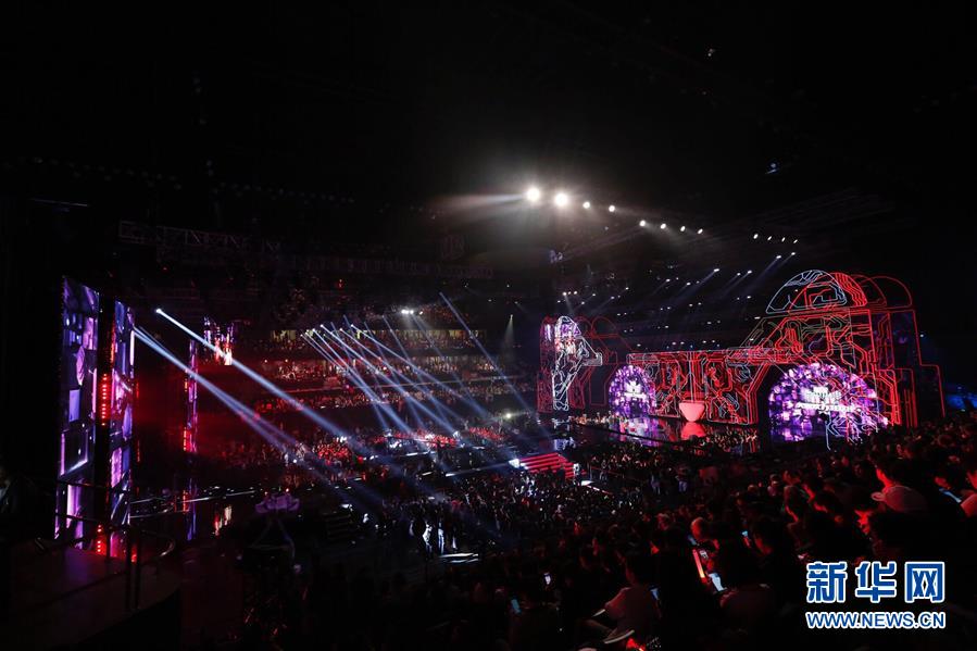 （晚报）（1）&ldquo;2016天猫双11全球狂欢夜&rdquo;晚会在深圳举行