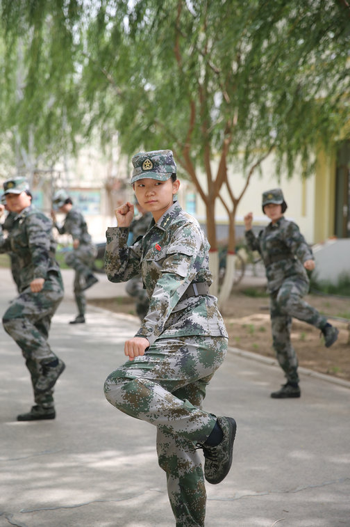 余梦涵正在打擒敌拳