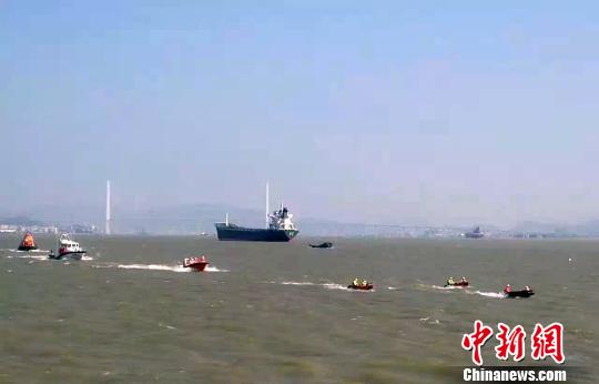 中国最大救助船舶“东海救102”轮向公众开放(图)