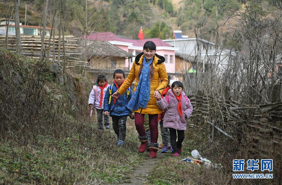 （身边的共产党员）（8）支月英：坚守深山小学36载 只为孩子读好书