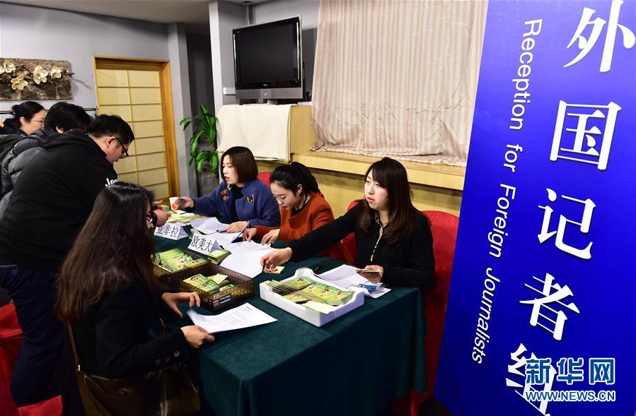 （两会）（3）2016年全国两会开始发放外国记者组相关证件