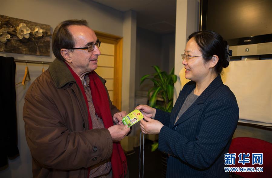 （两会）（4）2016年全国两会开始发放外国记者组相关证件