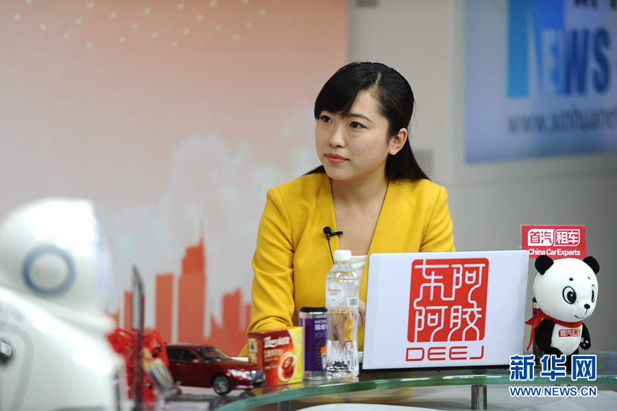 新华网主持人田甜