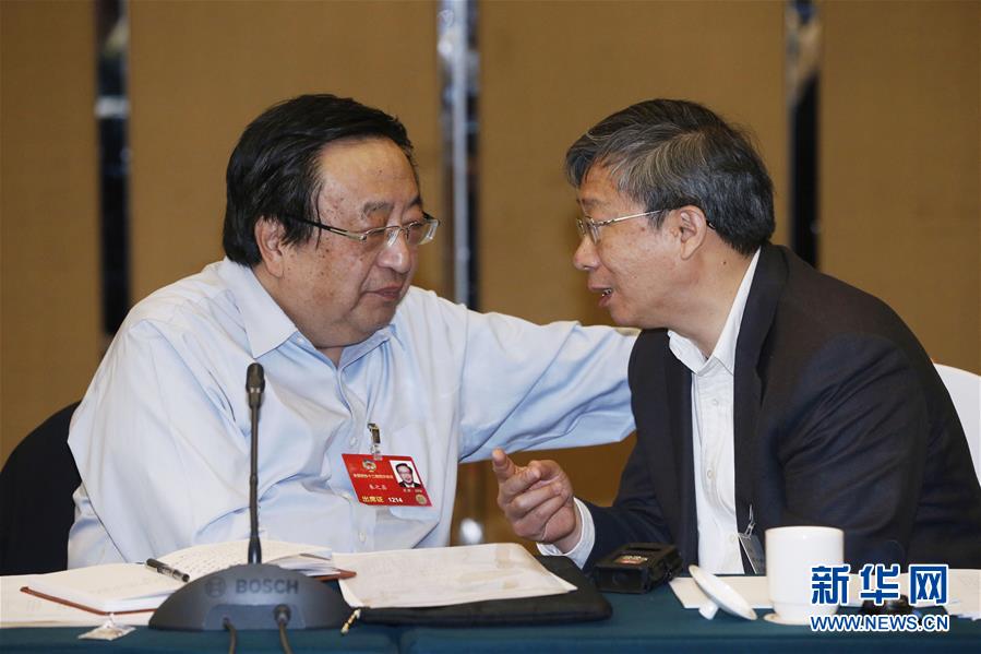 （两会&middot;抓拍）（1）你言我语