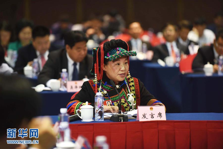 （兩會&middot;萬花筒）（12）兩會巾幗錄