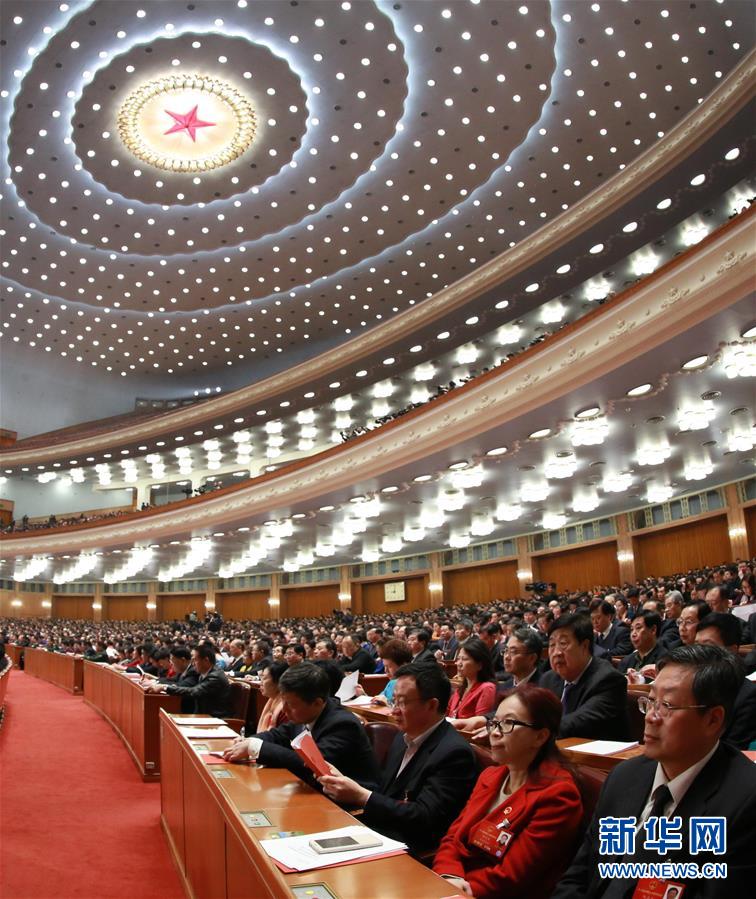 （两会·人大闭幕）（17）十二届全国人大四次会议在北京闭幕