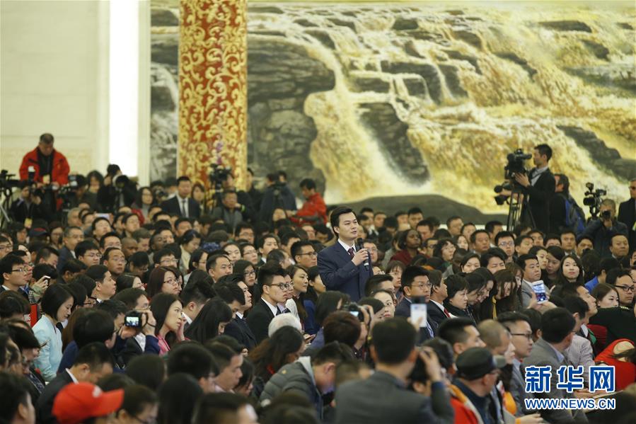 （两会&middot;总理记者见面&middot;XHDW）（13）李克强总理与中外记者见面