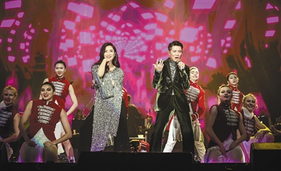 凤凰传奇跨年夜再现神曲大合唱