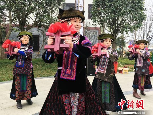 贵州易地搬迁移民：安居且乐业