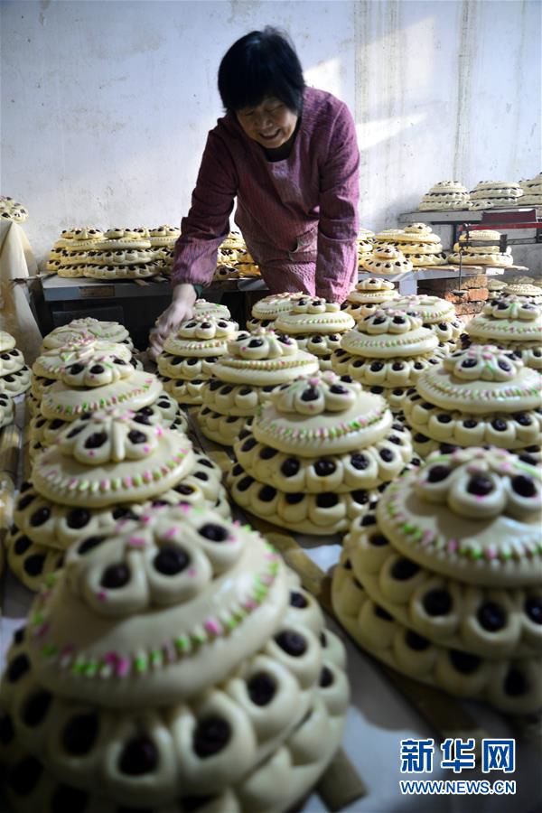 #（社会）（2）山东聊城：新年近 花糕香